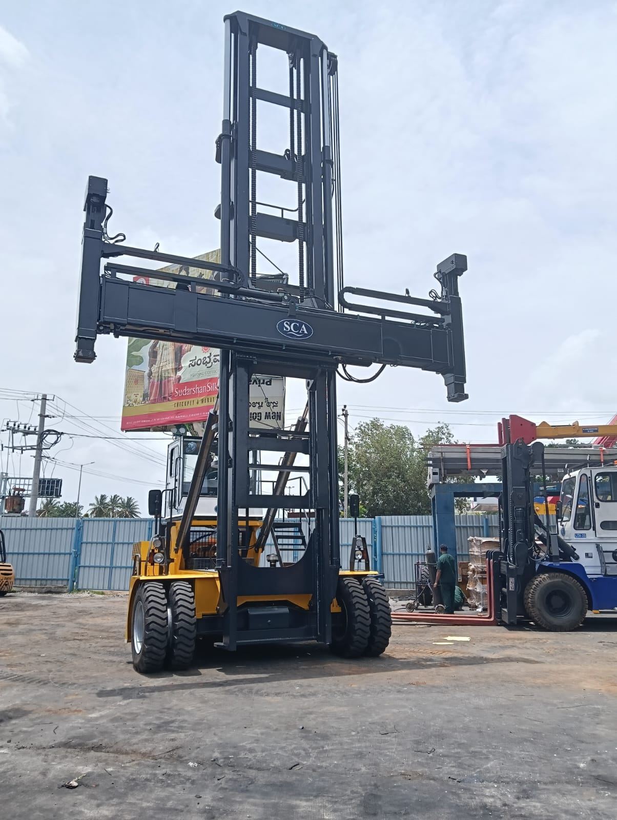 Empty Container Handler ECT-08-5H | SCA Heavy Equipment