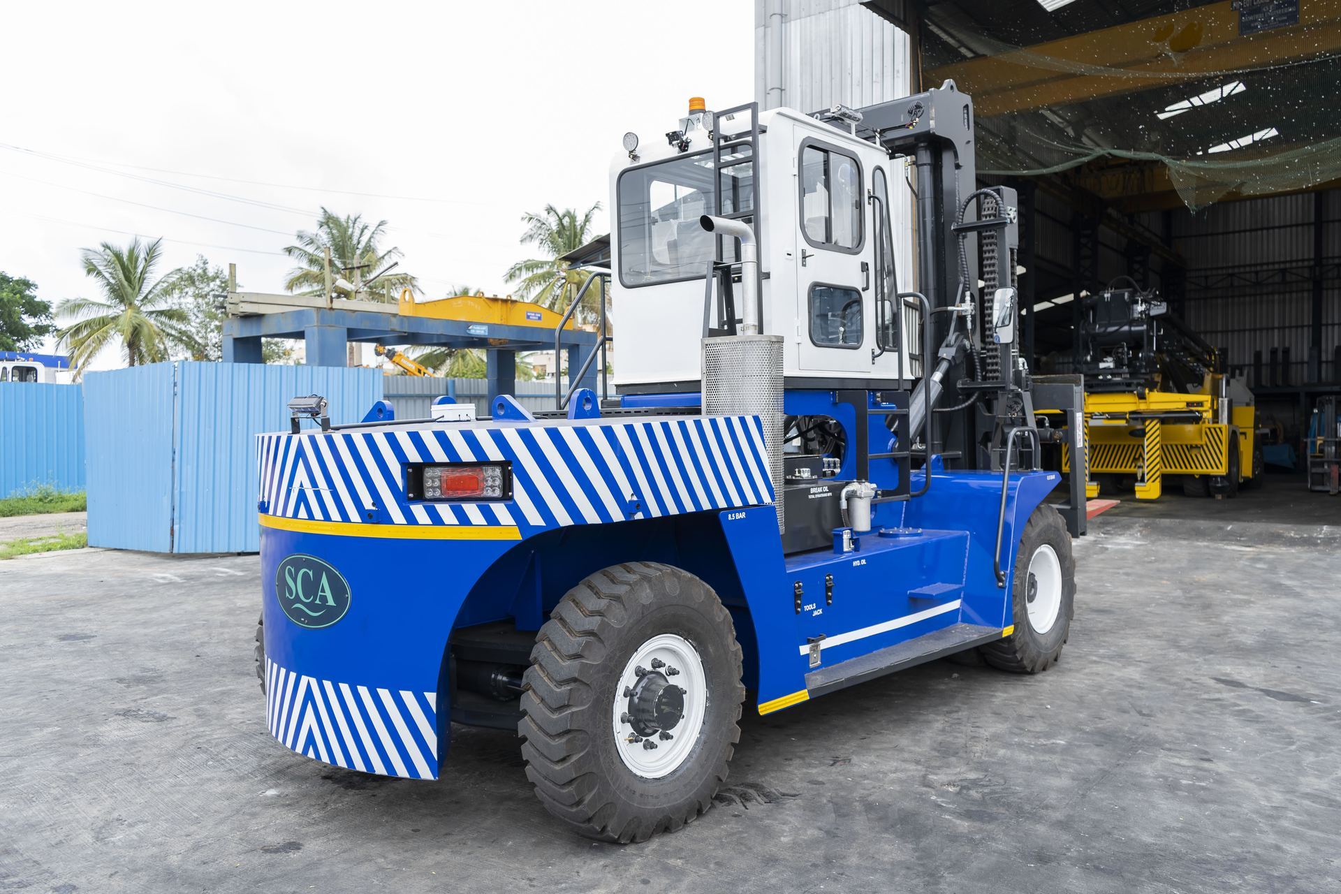 40 Ton Forklift - LT-40 | SCA Heavy Equipment